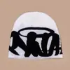 Otoño Invierno Bloque de Color Simple Hip Hop Jacquard Letra Gorro de Punto Hombres Mujeres Cálido Exterior Sombrero Pullover Americano Venta al por Mayor