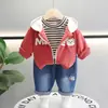 2024 Nuevo Conjunto de Tres Piezas para Niños: Sudadera con Capucha y Cremallera de Oso, Camiseta Inferior Estampada, Jeans. Fabricante de Origen Venta al por Mayor