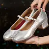 Sapatos de Dança Latina Novo Estilo Sapatos de Dança Femininos Solado Macio Sapatos de Dança Quadrada para Adultos Salto Baixo Sapatos de Dança Quatro Estações Road Yishan