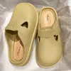Novas Chinelos de Inverno Grossos Antiderrapantes para Casa para Mulheres, Chinelos Fofos de Desenho Animado Fashion de Bico Fechado para Mulheres
