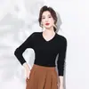 Lavable a máquina Hilo Yangzi alemán lana de hilado fino camiseta básica de cuello en V, tejido de punto versátil de ajuste ceñido para mujer