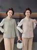 Abrigo casual de moda versátil para primavera y otoño, top para mujeres de mediana edad y mayores, chaqueta holgada abotonada con un temperamento de alta gama