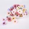 Flor de Jazmín Simulada Flor Individual Margarita de Tres Capas Materiales para Decoración de Sombreros DIY Hecho a Mano Accesorios para Guirnaldas Flores Falsas