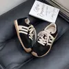 Tênis de treinamento alemão de couro feminino, nova coleção outono/inverno 2026, tênis casuais retrô de sola grossa, tênis versáteis color-block, sapatos estilo Forrest Gump