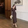 Vestido de punto estilo francés, chic, con cuello marrón de Lin Guanguan para mujer, diseño de nicho de lujo ligero para otoño, vestido único