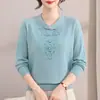 Camiseta base estilo chino de otoño para madres jóvenes, suéter de punto suelto y elegante de moda para primavera y otoño para mujeres de mediana edad y mayores