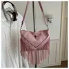 Bolsa de Grande Capacidade para Mulheres 2026 Verão Nova Moda Retro Bolsa de Ombro Transversal Bolsa com Textura de Alta Qualidade, Rebites e Franjas