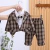 Traje a cuadros guapo para bebé de tres piezas, primavera y otoño 2025, nuevo estilo, ropa de caballero para niño pequeño, traje de primavera para niños