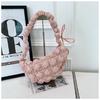 Bolso de nube de nicho, bolso de burbuja plisado de Corea del Sur, moderno bolso de hombro informal de plumas para mujer, bolso cruzado tipo bola de masa
