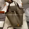 Cesta de Legumes com Fio de Cera Feita à Mão 18/22TC Couro de Vaca Importado Moda Joker Bolsa de Mão Bolsa Balde Bolsa de Mão