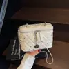 Bolso Pequeño Bordado Acolchado de Verano para Mujer 2025 Nueva Moda Bolso Cuadrado Pequeño Incrustado con Diamantes, Bolso Cruzado Elegante y Versátil con Cadena
