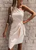 P Vestido de fiesta nuevo de longitud media, color sólido, sin mangas, ajustado, en stock Primavera/Verano 2024