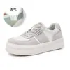 Zapatillas blancas de moda y sencillas, nuevo modelo otoño 2026, de suela gruesa, cómodas, versátiles, ligeras, casuales, zapatos para mujer con punta ancha