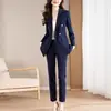 Conjunto de terno profissional feminino para primavera e outono, adequado para uso no escritório e deslocamento, apresentando um blazer de cor sólida e calças de corte justo, criando um conjunto de trabalho sofisticado e elegante