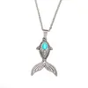 Nova Moda Luxo Leve Colar de Aço Titânio com Cravação de Diamantes Peixe Koi para Mulheres, Série Oceano Pingente Criativo Retrô Prosperidade Anual