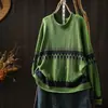 Un suéter azul bonito y sin esfuerzo chic para usar en capas a principios del otoño de 2026, perfecto para mujeres petite.. MHT