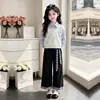2026 Estilo Coreano Sudadera con Capucha Falsa de Dos Piezas Mangas Largas Pantalones Anchos Sueltos Casuales Conjunto Versátil de Dos Piezas para Primavera y Otoño para Niños Medianos y Grandes
