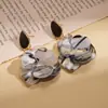Pendientes de Flor de Resina Retorcida Estilo Minimalista Europeo y Americano, Pendientes de Botón de Moda y Únicos con un Toque de Lujo Nicho para Mujer
