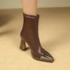Botas de Cano Curto Elegantes Pontudas Metálicas Estilo Retrô Chegada Nova Inverno 2024 Zíper Traseiro Simples Modernas Salto Grosso Botas de Couro Estilo Martin