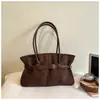 Bolso de hombro retro de diseño transfronterizo para mujer, nuevo bolso tote de nicho de alto valor, bolso de axila de gran capacidad para el día a día