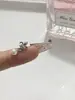 Aretes de Hueso de Oreja de Tornillo de Perla Flor de Iris Diseño de Nicho Femenino Sentido de Diseño Exquisitos de Moda Elegantes para el Cartílago