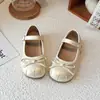 Sapatos de Couro para Meninas 2026 Primavera Nova Chegada Sapatos Princesa com Laço Corte Baixo Antiderrapante Solado Macio Sapatos Individuais Infantis Modernos Versáteis