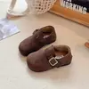 Sapatos de couro infantis 2026 novos modelos para primavera e outono para meninas, sapatos Birkenstock para meninos, mocassins retrô para bebês meninas com sola macia