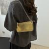 Bolso colorido popular de este año para mujer 2024 verano nuevo bolso de hombro tipo sobre de moda retro versátil con cadena tipo bandolera
