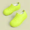 Botas de lluvia de moda transfronterizas para mujer con plantilla elevadora de altura, zapatos impermeables, terciopelo fijo, cálidos de invierno, zapatos para el agua, antideslizantes, zapatos de cocina