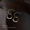 Brincos de Argola com Pérolas Minimalistas Moda Francesa Pequenos Brincos Estilo Chanel Brincos de Tarraxa Koreanos Simples com Temperamento e Toque de Luxo