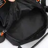 Bolso cruzado de moda para hombre, bolso de mano, bolso de hombro con conector para auriculares, múltiples bolsillos, bolsillo trasero seguro