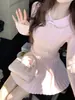 Conjunto elegante de blusa rosa de manga comprida, suéter de tricô e saia para outono e inverno