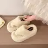 Chinelos Femininos para Uso Externo Solado Grosso Moda Sensação de Casa Chinelo Celebridade da Internet Chinelos de Algodão Estilo Coreano Peludo Novo Estilo 2026 Tira entre os Dedos