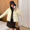 Chamarra de Pluma de Algodón Acolchada de Moda para Mujer Corta 2026 Invierno Nueva con Capucha Estilo Coreano Cálida Pequeña Chaqueta de Algodón Ropa de Abrigo
