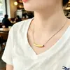Collar de Cadena Hueso de Serpiente Curvada Lisa Estilo Francés de Acero de Titanio Completo, Cadena Sencilla Versátil con Estampado de Arco para Clavícula