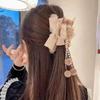 Grampo de cabelo de borla de laço de pelúcia para trás da cabeça, clipe de tubarão feminino, novo clipe de outono e inverno 2024