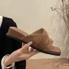 Pantuflas de mujer elegantes y llamativas, nuevo diseño de moda 2026, punta redonda, ajuste cómodo, color liso, punta cuadrada, estilo de una tira