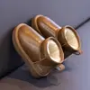 Botas de Neve de Couro Infantil 2026 Novas Botas de Inverno Meninas e Meninos Botas Curtas Acolchoadas com Pelúcia Sapatos de Algodão para Meninos Botas de Bebê
