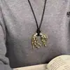 Colar com Pingente de Leopardo Estilo Old Money Pingente Longo Simples Corrente Versátil para Suéter Corrente de Clavícula da Moda para Mulheres