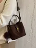 Bolso bandolera cuadrado pequeño de gamuza retro moderno 2026 nuevo de otoño para mujer, de gran capacidad, para uso diario