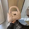Bolsa de Mão Fashion com Fecho Rômbico Feminina 2025 Nova Bolsa de Ombro com Corrente Estilo Ocidental Simples de Nicho Bolsa Transversal