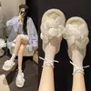 Pantuflas peludas para mujer con diseño floral, nuevo estilo de moda, pantuflas de suela suave para interior y exterior 2026, zapatillas de felpa de suela plana para otoño e invierno
