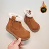 Botas de Nieve de Terciopelo para Niños de Estilo Coreano 2025 Invierno Nueva Moda Botas de Algodón Cálidas para Niños y Niñas Botas Cortas Exteriores de Suela Blanda