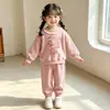 Conjunto de Otoño para Niñas con Estampado de Osito, Suavidad Lechosa, Cuello de Encaje, Sudadera con Capucha de Manga Larga, Pantalones Jogger Sueltos, Conjunto de Dos Piezas para Niñas
