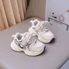 Zapatos Deportivos para Niñas 2026 Modelo Nuevo de Primavera Zapatos Ligeros para Correr para Niños Zapatos de Papá Versátiles Antideslizantes de Moda para Niños Pequeños