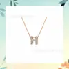 Collar Aijia Versión Alta Chapado en Oro Oro de 18 Quilates Forma de H Esmalte Cadena Mini Clavícula Versátil para Hombres y Mujeres Moda de Alta Gama