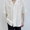 Camisa Listrada com Gola Cubana Masculina Manga Curta Verão Seda de Gelo Fina Solta Não Amassa Design Avançado Camisa de Manga Meia-manga Caída