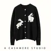 Novedad Otoño e Invierno 2026 Suéter de Cachemir para Mujer Cuello Redondo de un Solo Botón Superior Holgado Clásico Cómodo Versátil Chaqueta