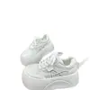 Nuevas Zapatillas Deportivas Blancas de Moda Casual con Suela Gruesa y Diseño de Malla, Calzado Deportivo Versátil para Aumentar la Altura para Comercio Transfronterizo, Nueva Moda Primavera/Verano 2026