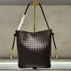 Bolso de Moda para Mujer 2024 Nuevo Bolso Cubo Tejido de Bola Dorada Pequeña Bolso Tejido de Gran Capacidad Bolso de Mano/Axila de Lujo Ligero